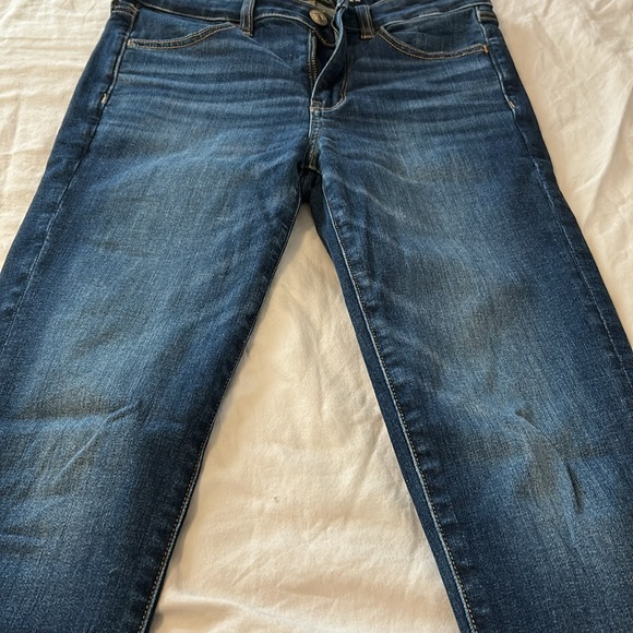 American Eagle dark wash jeans. Size 6 regular - Picture 6 of 7